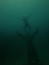 Mergulhando com o 'Deep Christ' no Sculptures Park, em Granada